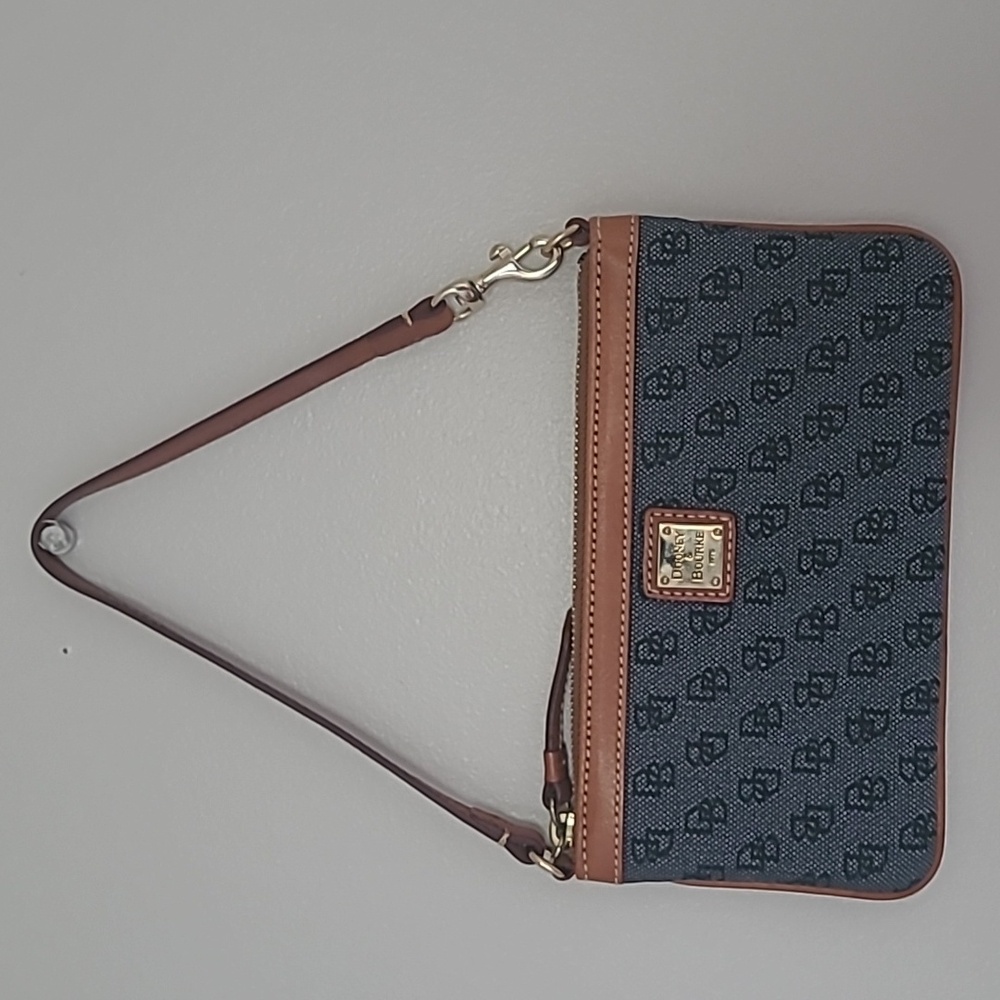 WRISTLET Dooney and Bourke